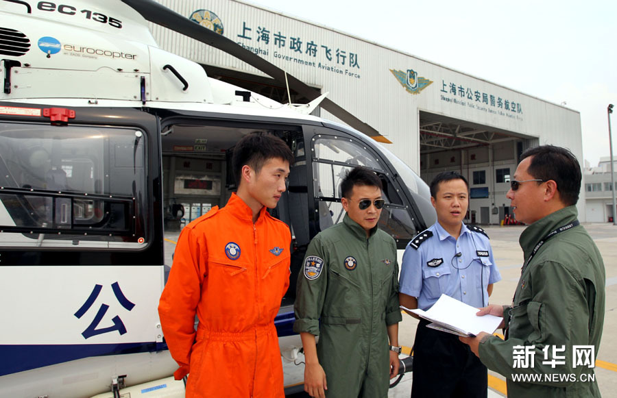 上海:警务直升机每日空中巡查高速公路路况