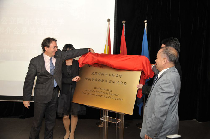 出国留学父母收入证明_上海留学顾问收入