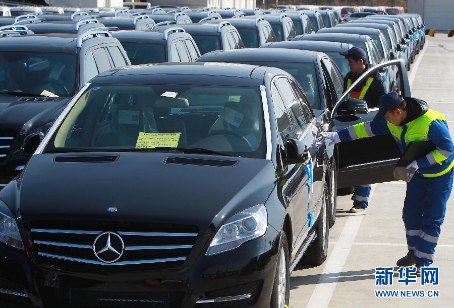 (经济)(2)上海外高桥口岸进口汽车量迅猛增长