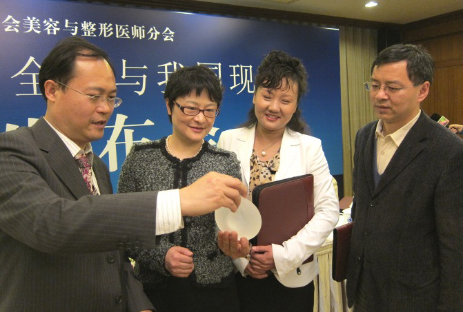 饮食习惯或酿乳房畸形疾病高发 少女巨乳症、