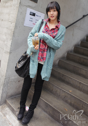 衬衫+毛衣换季搭 初春搭配潜规则_新华网上海