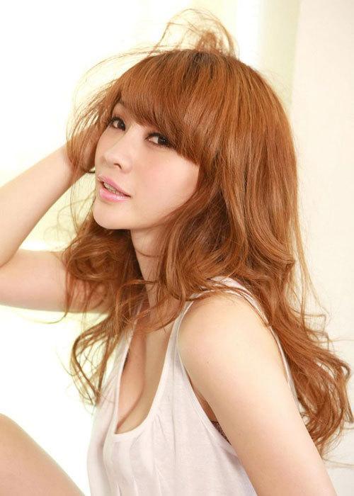 <em>湘妹</em>柳岩最新写真展现青春靓丽_新华网上海频