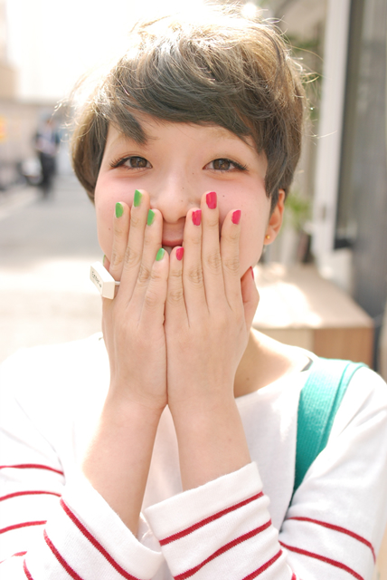 组图:日本街拍短发美女的春日时髦穿搭_新华网