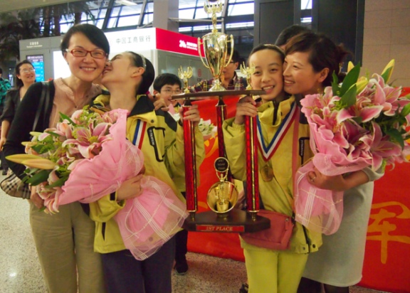 中国赴美头脑奥赛队凯旋