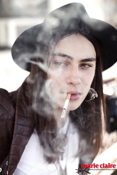 女性福利 超型男模们性感吸烟照(组图) 新华网