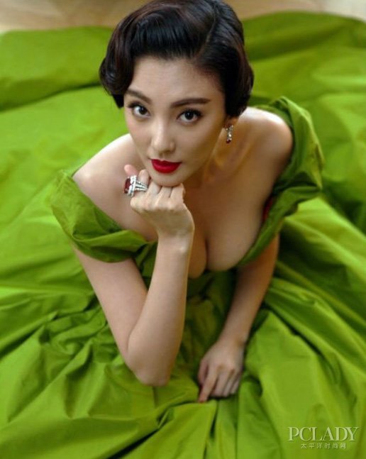 年末狂欢派对季 速学女星复古造型抢镜_新华网