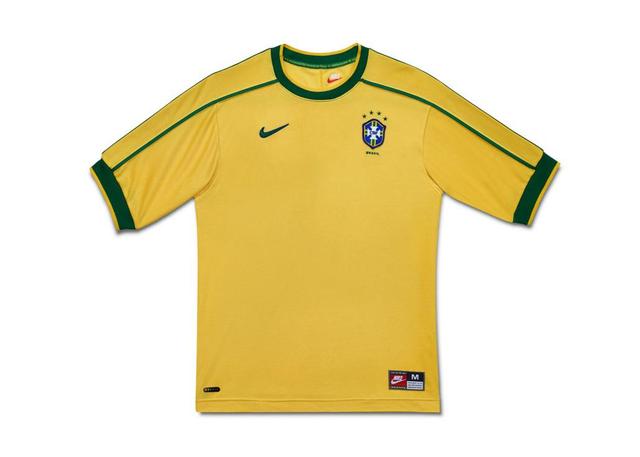 巴西世界杯开幕 回顾历届巴西足球队服