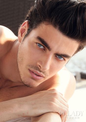 身份证太丑可重拍 自毁肌肤可没人救