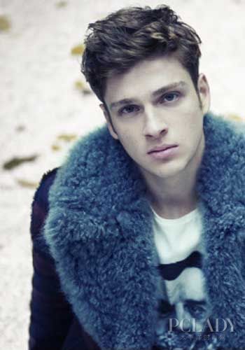 身份证太丑可重拍 自毁肌肤可没人救