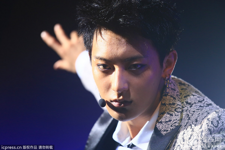 韩国男团EXO上海演唱会引爆热歌劲舞引全场