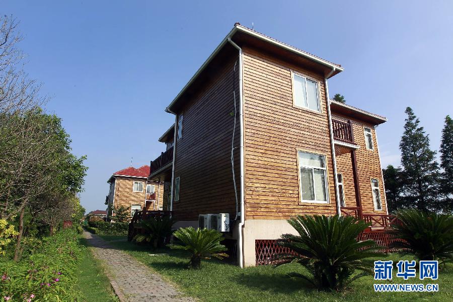 (图文互动)(1)千余亩农用地变身“私家领地” 27幢豪华别墅涉嫌违建