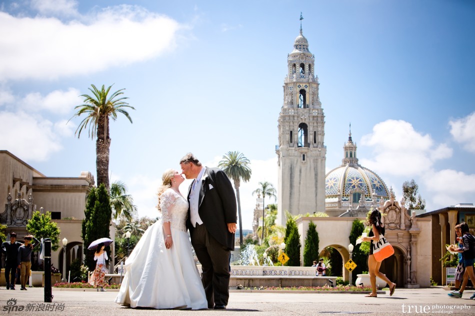 视觉瘦身+捧花遮肉 专属<em>胖新娘</em>的创意婚纱照_