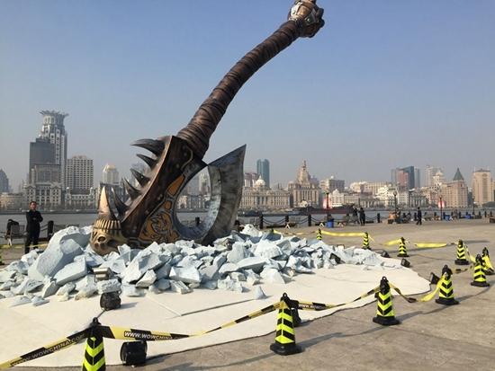 一把巨斧劈开浦东陆家嘴 比时代广场大一倍