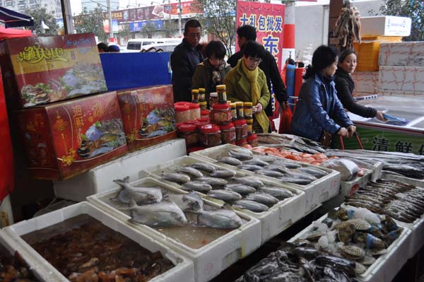 上海水产年货品种多 铜川市场人气旺 新华网上