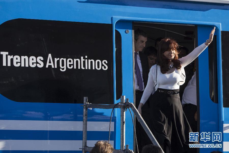 阿根廷总统出席中国机车交车仪式