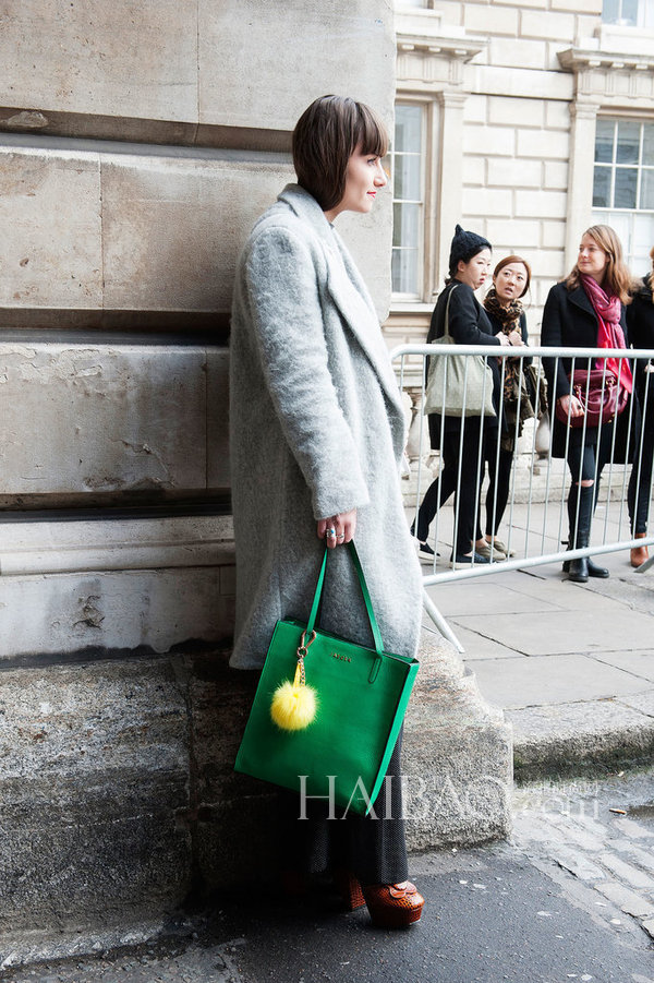 春色昭然 欧美型人街拍之初春绿色穿搭