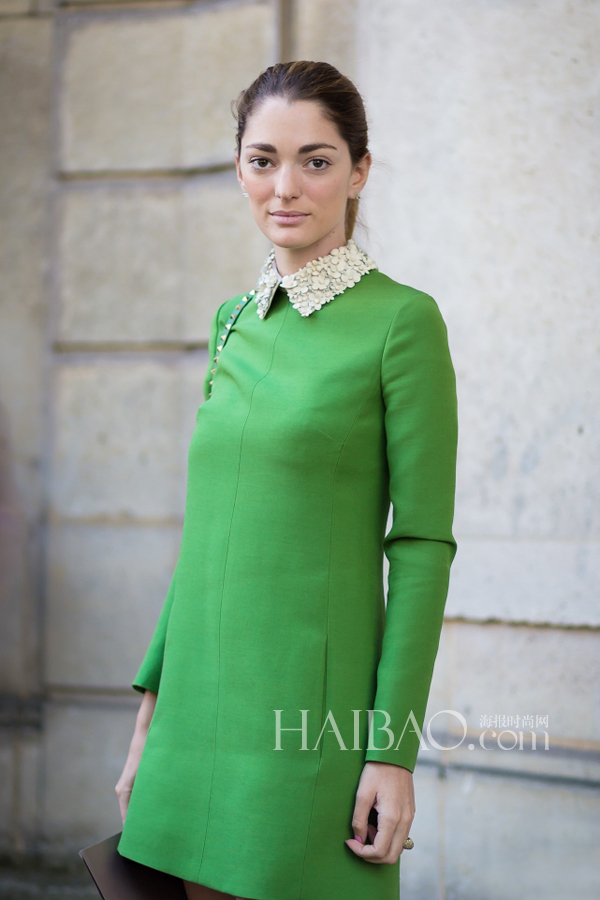 春色昭然 欧美型人街拍之初春绿色穿搭