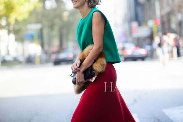 春色昭然 欧美型人街拍之初春绿色穿搭