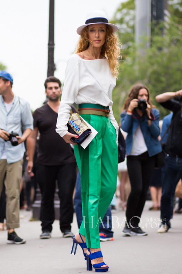 春色昭然 欧美型人街拍之初春绿色穿搭