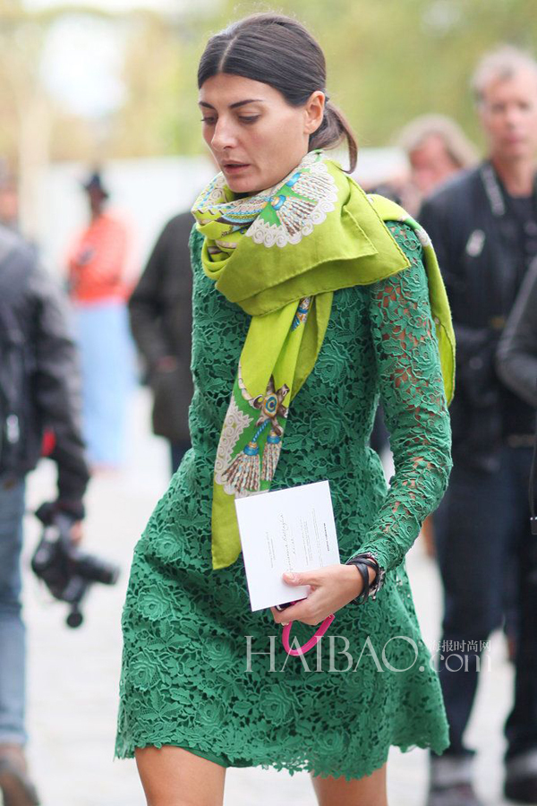 春色昭然 欧美型人街拍之初春绿色穿搭