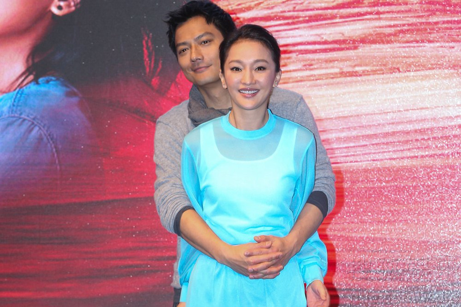 周迅与老公贴面Kiss 昵称对方Superman