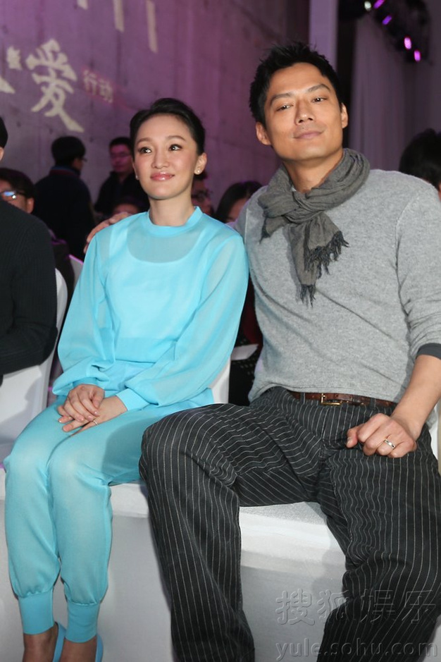 周迅与老公贴面Kiss 昵称对方Superman