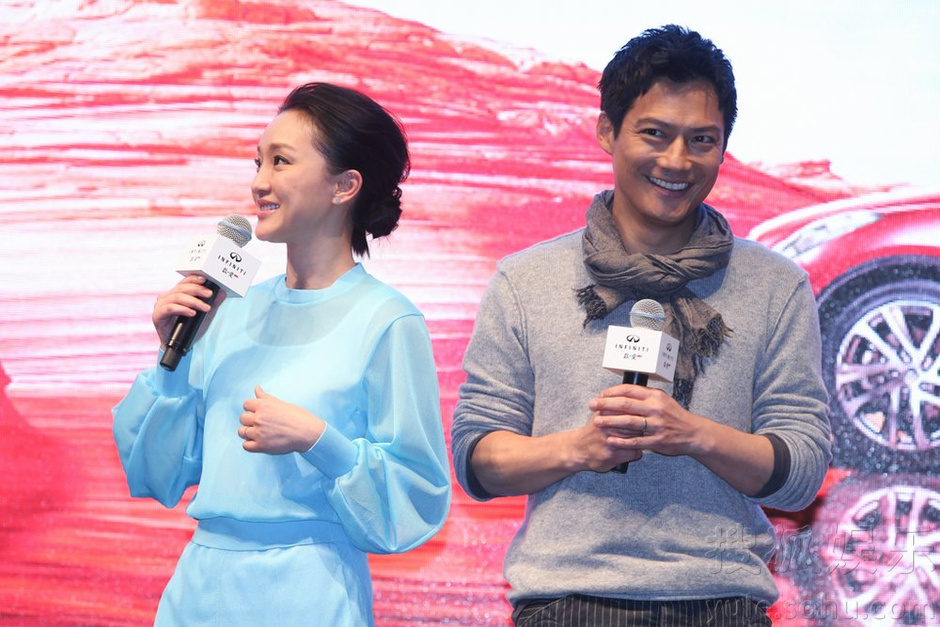 周迅与老公贴面Kiss 昵称对方Superman