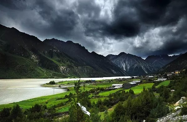 <em>免费</em>天堂!国内人少景美的8个旅行<em>处女</em>地 新华