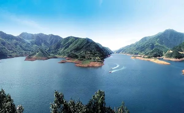 <em>免费</em>天堂!国内人少景美的8个旅行<em>处女</em>地 新华