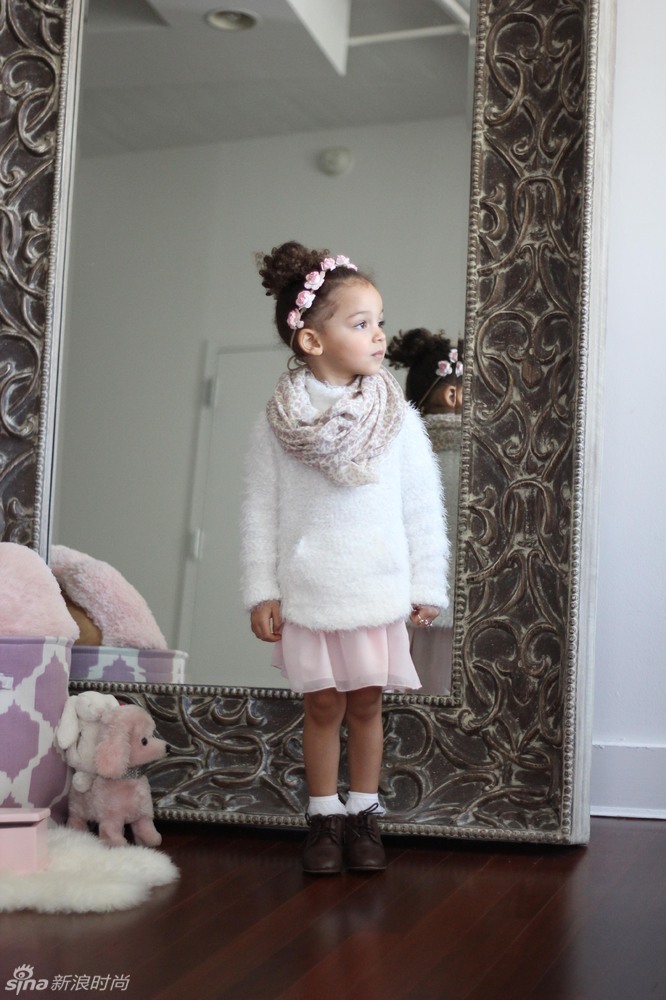 时尚小女孩图片 134153922_14290878916271n.jpg