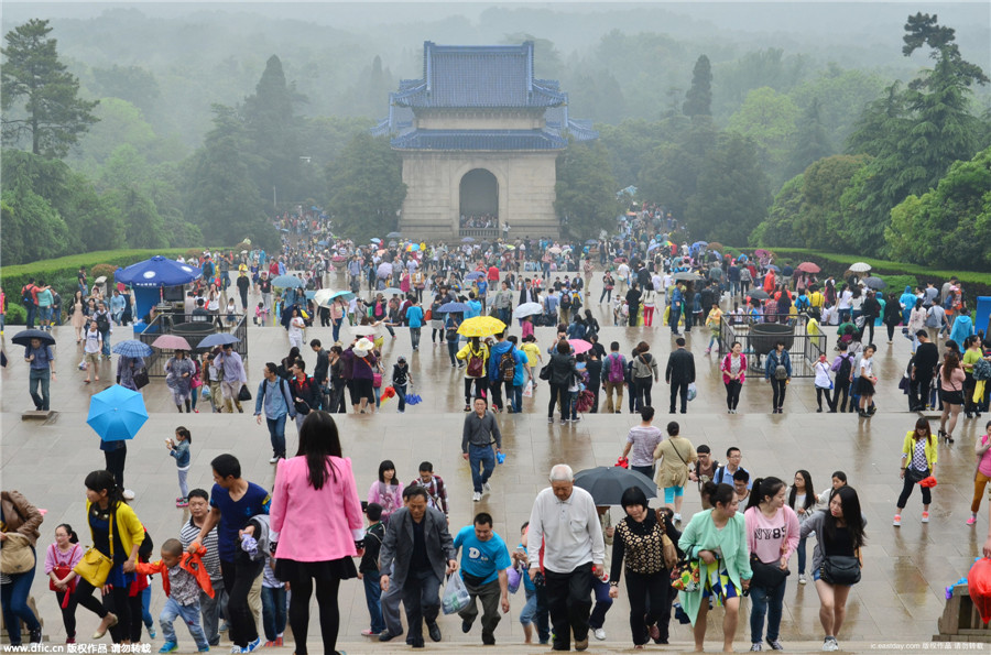 五一各地看人海 拍拍拍、买买买人人似明星