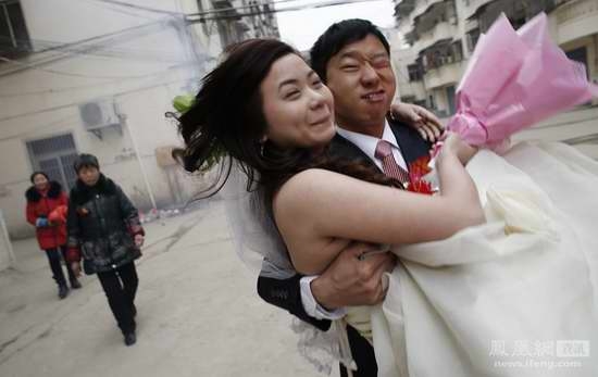 揭秘中国男人世界<em>把妹地图</em> 老外看红眼 新华