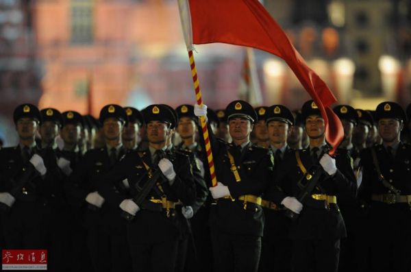 中国仪仗队亮相俄罗斯:队员平均身高1.88米