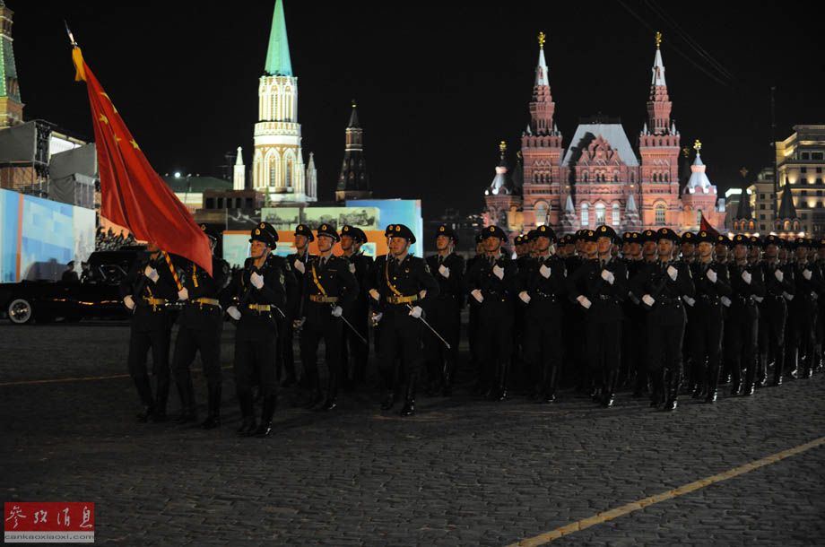 中国仪仗队亮相俄罗斯:队员平均身高1.88米