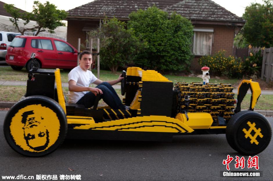 澳洲男子50万块乐高搭出全尺寸可行驶汽车