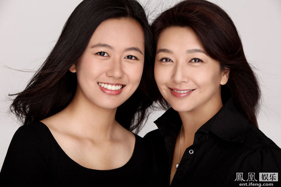 7岁江珊与17岁女儿高忆心拍写真 母女似<em>姐妹</em>_