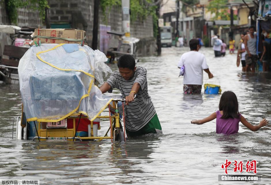 台风莲花袭击菲律宾 马尼拉湾成重灾区