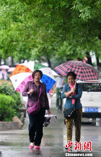 江西九江气温大幅跳水 创7月历史最低温度_新
