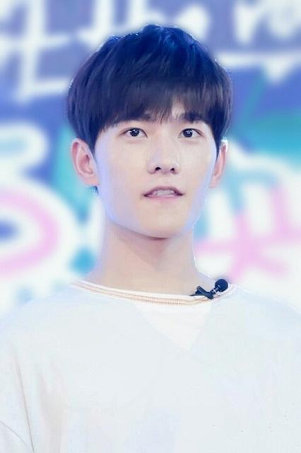 男神<em>发型</em>:<em>杨洋</em>鹿晗卷发<em>中分</em>莫西干_新华网上海