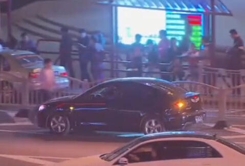 陆家嘴下月起视频抓拍违停宰客 增加10个探头