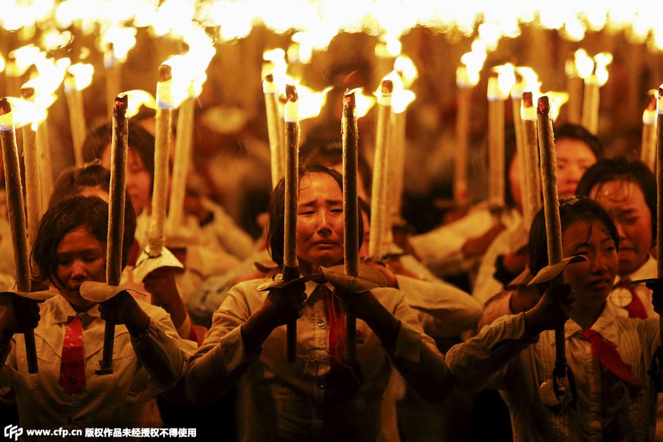 朝鲜劳动党成立70周年:举行盛大火炬游行