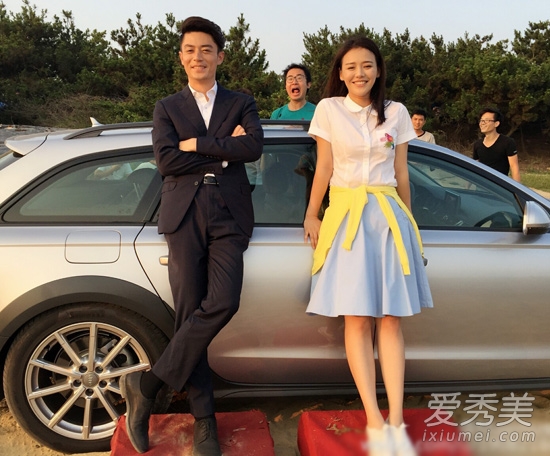 马思纯秀好衣品 清纯装扮迷倒霍建华-新华网