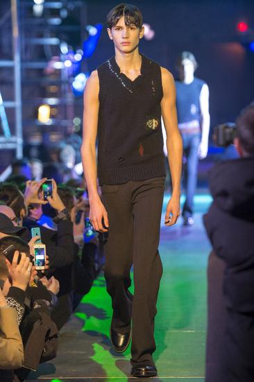 还不快翻箱倒柜 把爷爷的<em>毛背心</em>穿起_新华网上