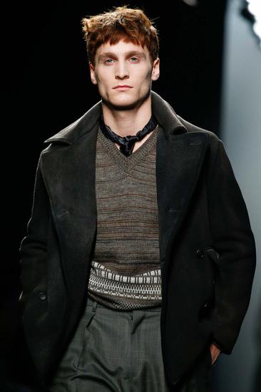 还不快翻箱倒柜 把爷爷的<em>毛背心</em>穿起_新华网上