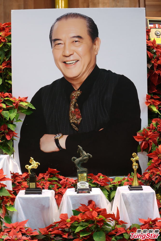 组图: 柯俊雄追思会举办  李行甄珍到场纪念-新华