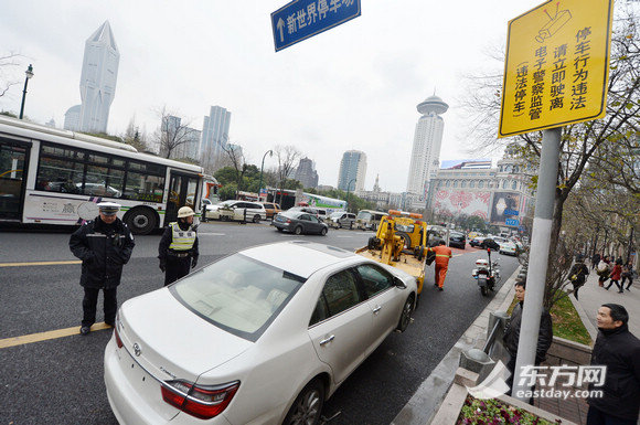 无牌 机动车违停 一律拖走 黄浦交警严厉整治违