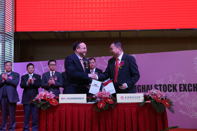 沪市猴年首只新股亮相 南方传媒挂牌上市