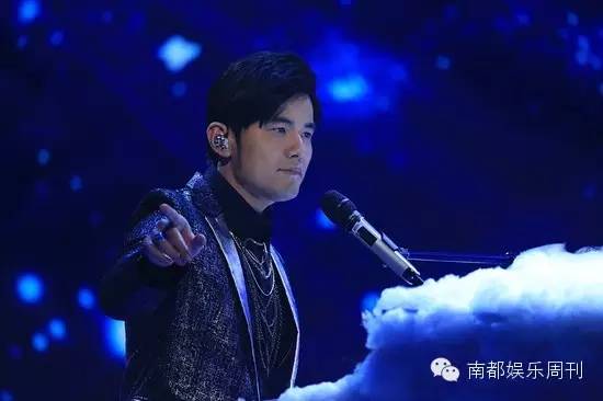 白色情人节送什么? 参照一下明星们花式秀恩爱