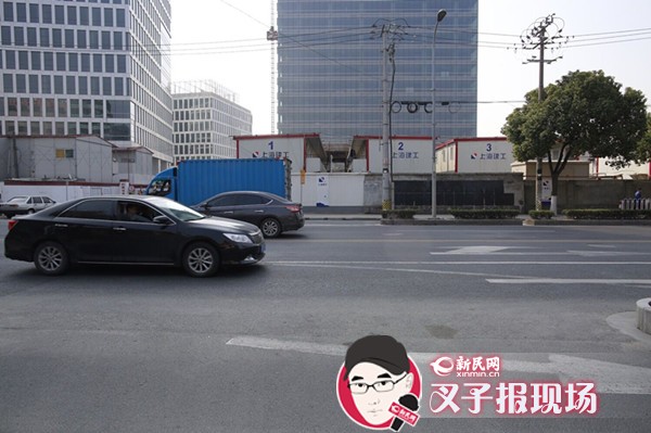 上海顾戴路小轿车撞飞夫妻环卫工 一死一伤-新