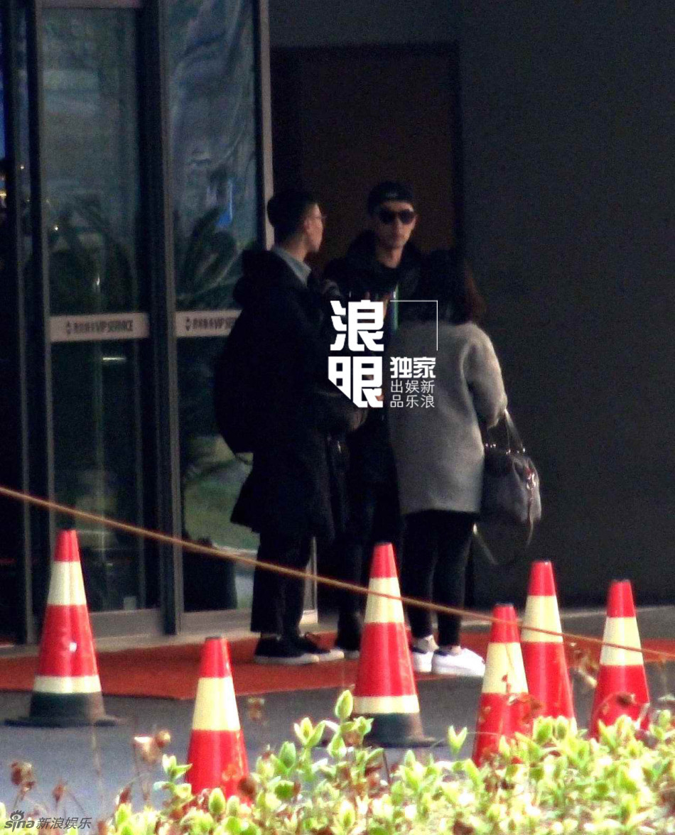 默契!胡歌霍建华避媒体粉丝同走vip通道